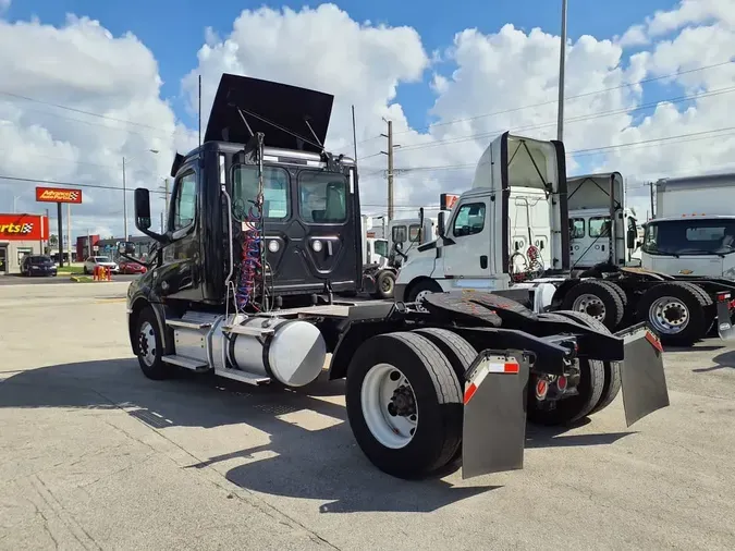 2019 FREIGHTLINER/MERCEDES NEW CASCADIA 126f90437f61875d8c232d8052b4e7a9548