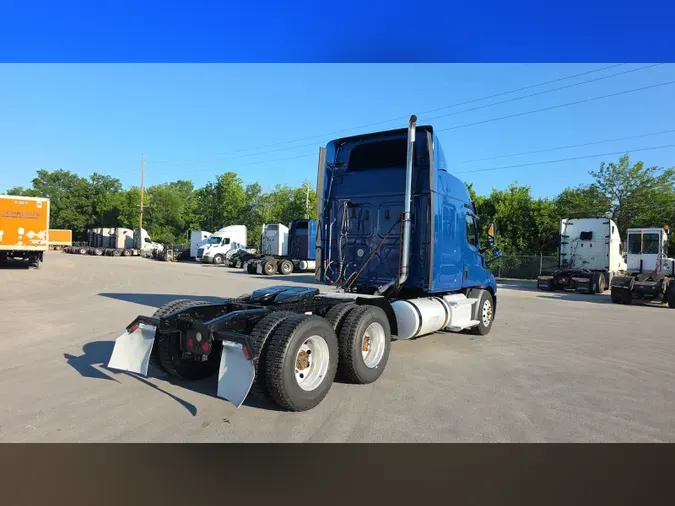 2020 Freightliner Cascadia 126