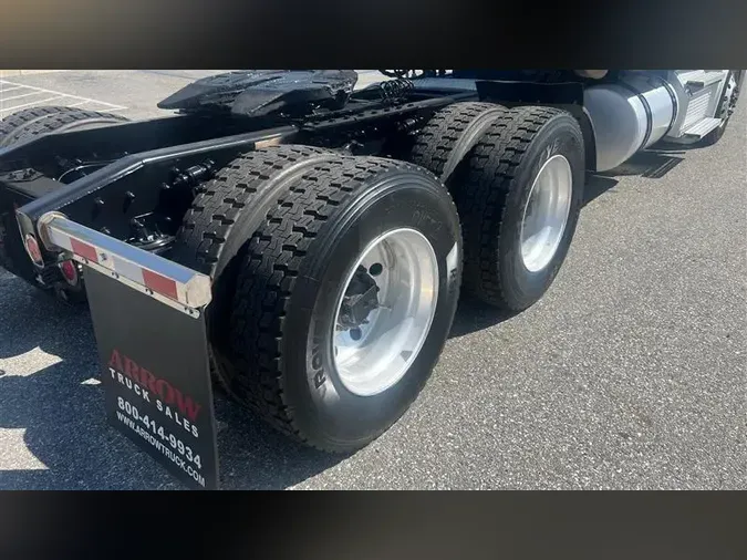 2019 FREIGHTLINER CA126