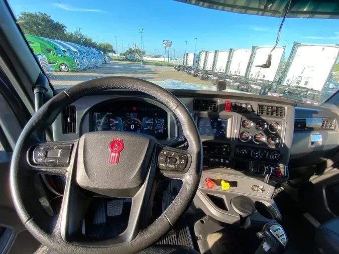 2024 Kenworth W990