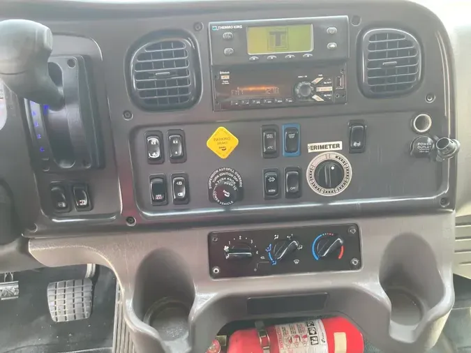 2021 FREIGHTLINER/MERCEDES M2 106f90d6e9aa2367c3b328426a814b7712e