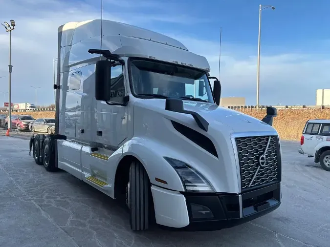 2021 VOLVO VNL64T740