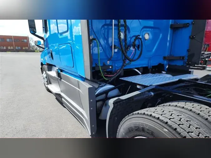 2023 FREIGHTLINER CA126