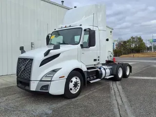 2019 VOLVO VNL64T-300