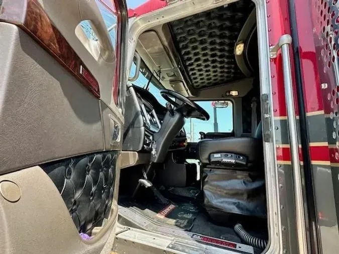 2021 Kenworth W900L