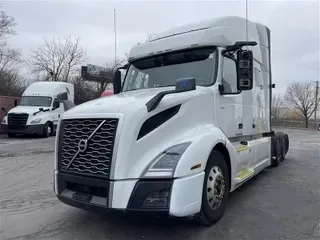 2021 VOLVO VNL740