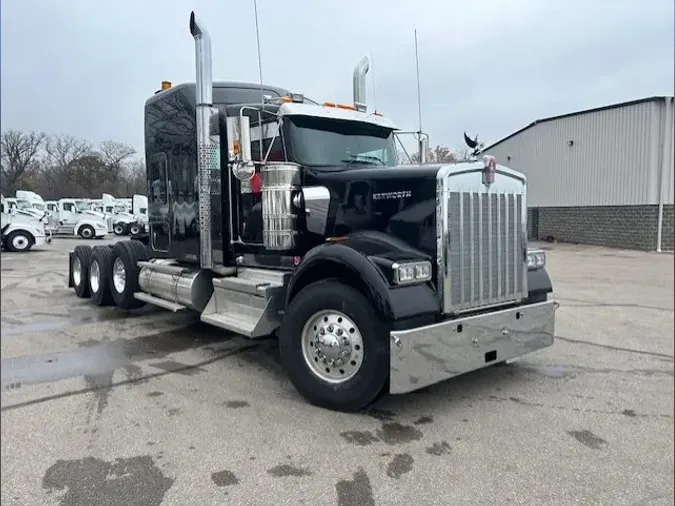 2024 Kenworth W900