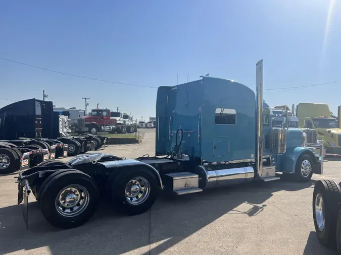 2023 Peterbilt 389