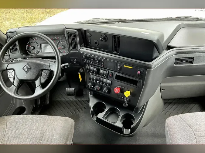 2022 INT LT625 6x4