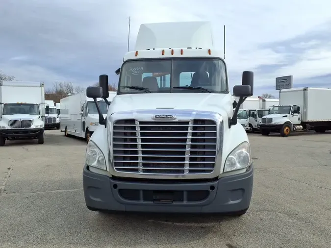 2019 FREIGHTLINER/MERCEDES CASCADIA 125