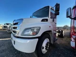 2017 HINO HINO 268