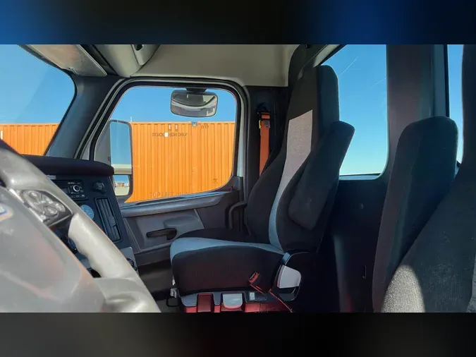 2020 Freightliner Cascadia 126