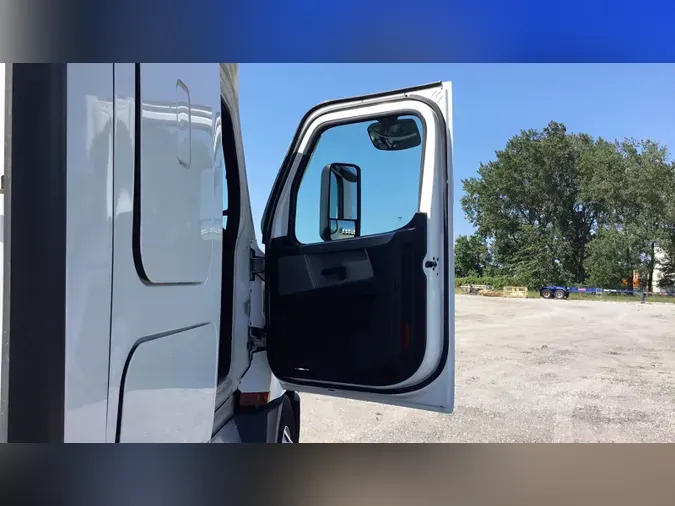 2021 Freightliner Cascadia 126