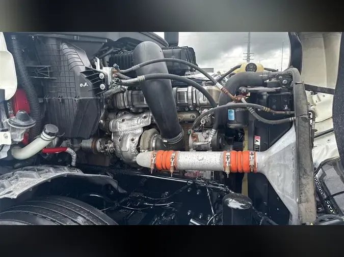 2021 FREIGHTLINER CA126