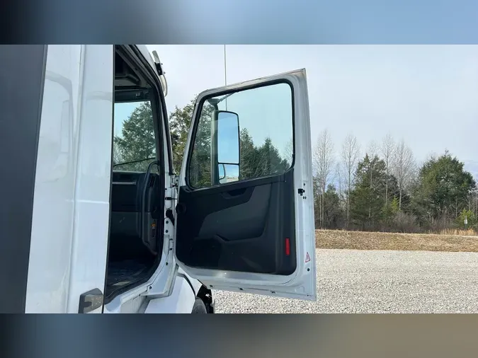 2018 Volvo VNL300