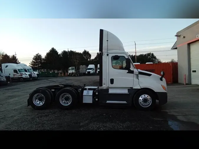 2020 Freightliner Cascadia 126