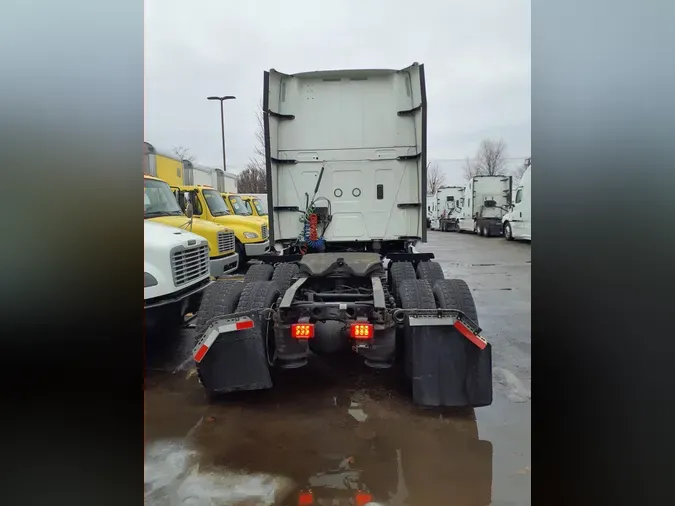 2019 NAVISTAR INTERNATIONAL LT625 SLPR CAB