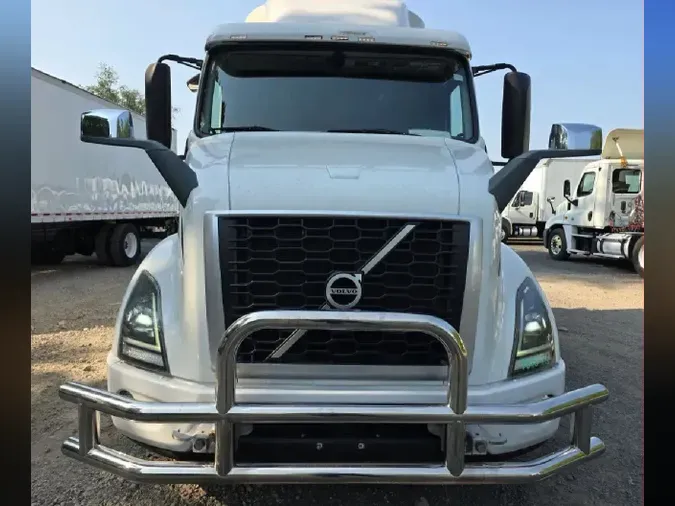 2019 VOLVO VNR64T640