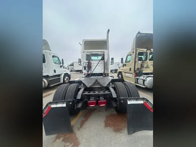 2021 NAVISTAR INTERNATIONAL LT625 DAYCAB S/A