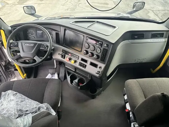 2022 FREIGHTLINER Cascadia 126f940a49d41cf30a4f4fbcebe7efcd327