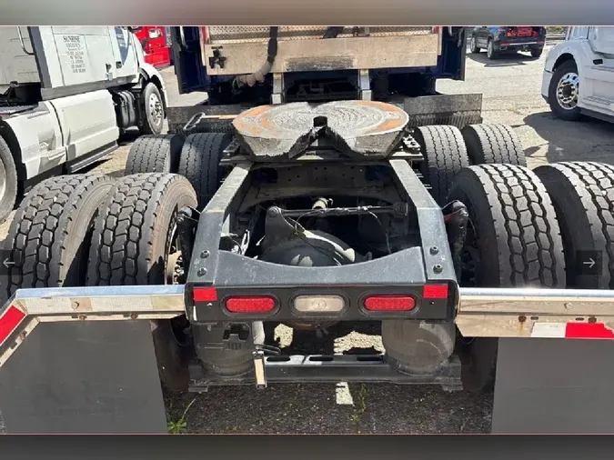 2024 VOLVO VNL64T760