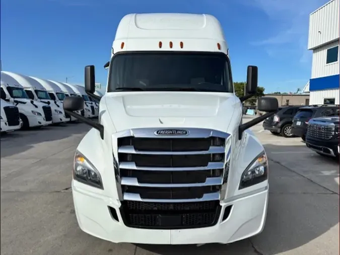 2020 Freightliner Cascadia 126