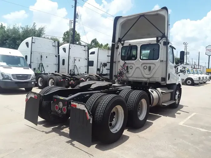 2019 FREIGHTLINER NEW CASCADIA 116