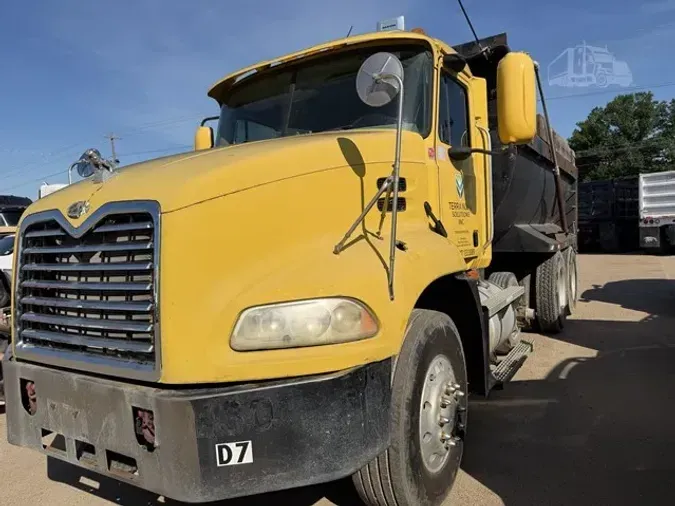 2001 MACK VISION CX613