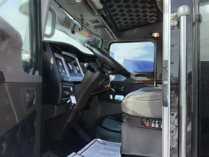 2023 Kenworth W900