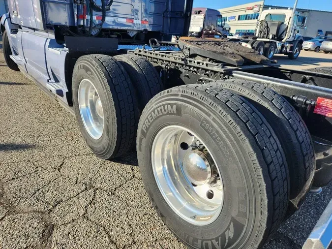 2023 VOLVO VNL64T760
