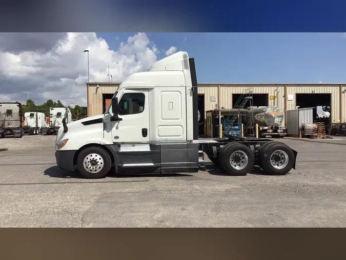 2021 Freightliner Cascadia 126