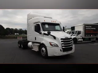 2020 Freightliner Cascadia 126