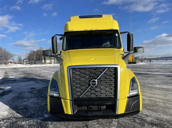 2021 VOLVO VNL64T760