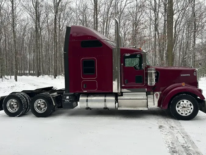 2021 Kenworth W900L