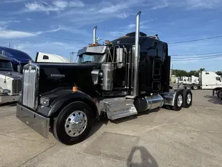 2023 Kenworth W900