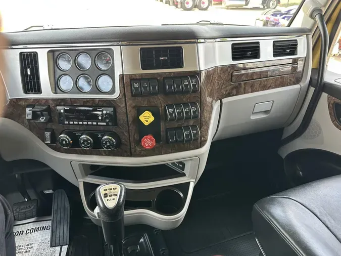 2025 Peterbilt 589f968da9b08a18cb5f3570c127b1be7df