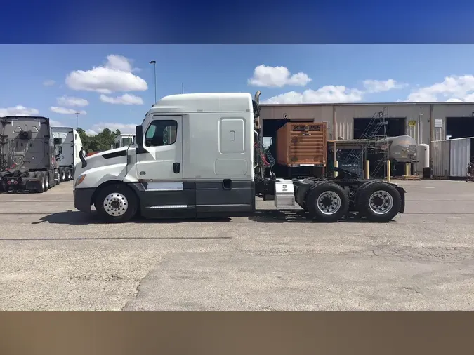 2021 Freightliner Cascadia 126