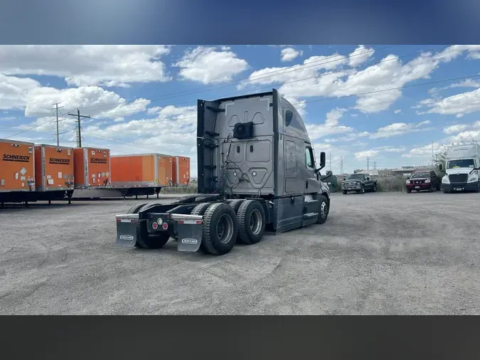 2023 Freightliner Cascadia 126