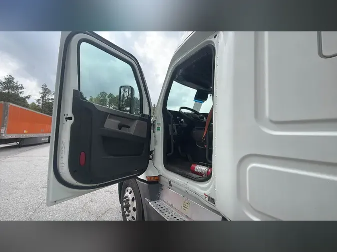 2021 Freightliner Cascadia 126