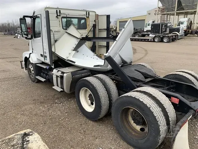 2016 VOLVO VNL64T300