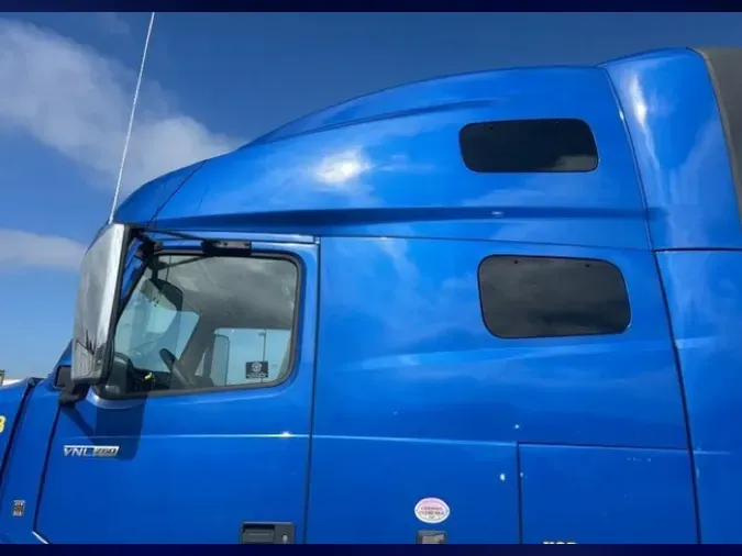 2022 VOLVO VNL64T760