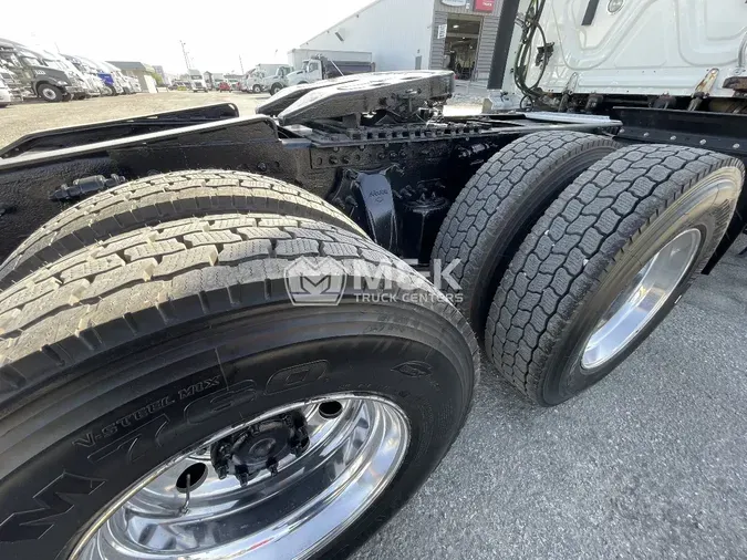 2019 FREIGHTLINER CASCADIA CA126