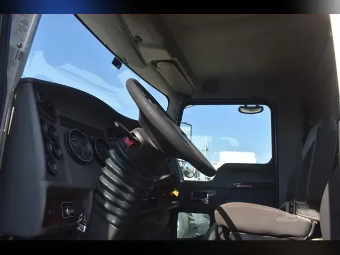2010 KENWORTH T370