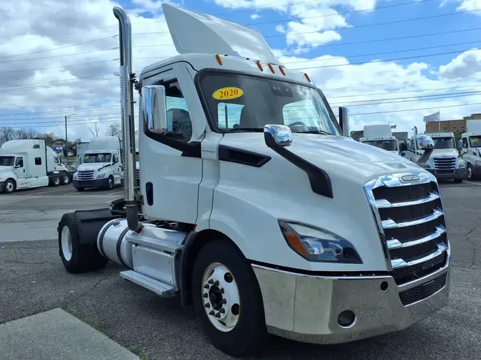 2020 FREIGHTLINER/MERCEDES NEW CASCADIA 116f97de1460f31e52d38f240ac28fd94f1
