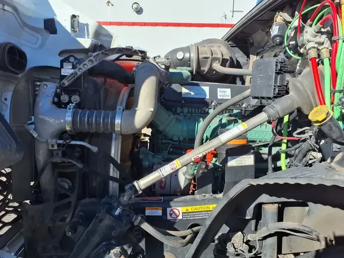 2019 VOLVO VNR64T-640f980ed106512c3ee245022657afb5e2d