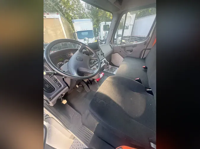 2019 FREIGHTLINER/MERCEDES M2 106