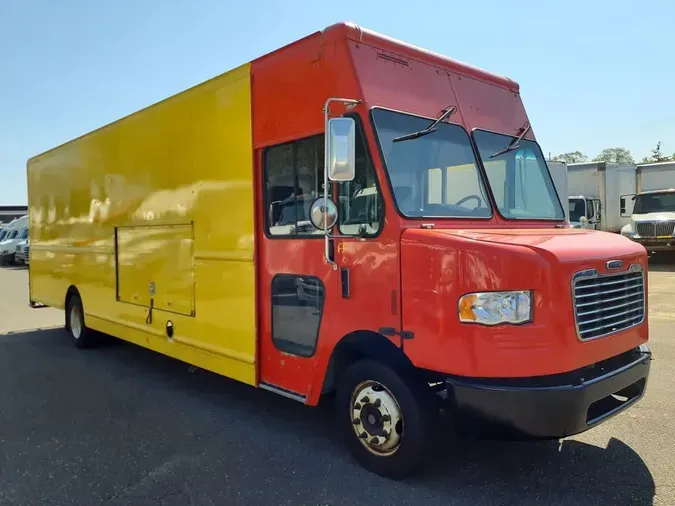 2017 FRTLR CUSTOM CHASSIS CORP MT-55 WALK-IN