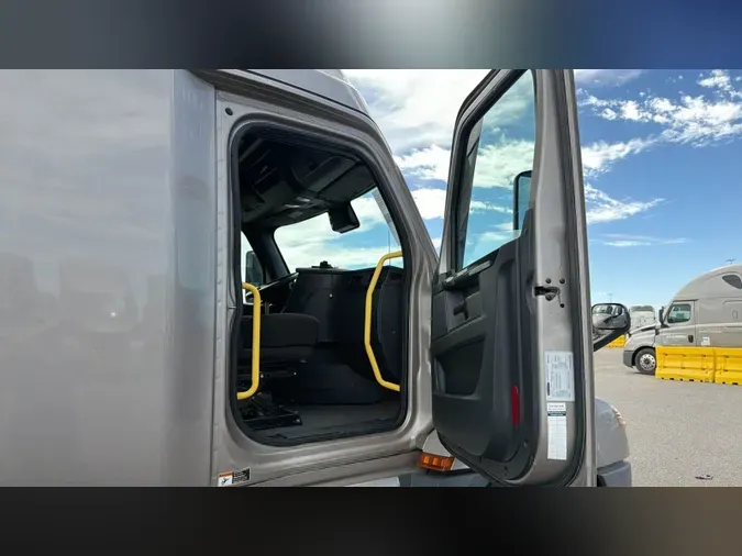 2023 Freightliner Cascadia 126
