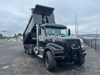 2025 VOLVO VHD84F300