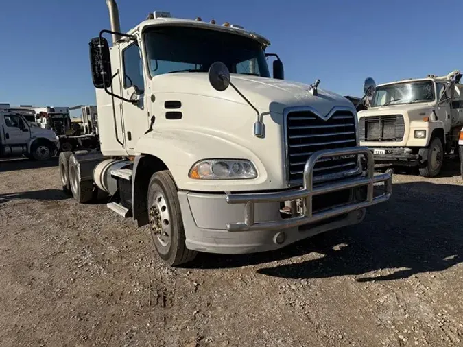 2014 MACK PINNACLE CXU613f98df7be7e8604332dfe14ba69a54908